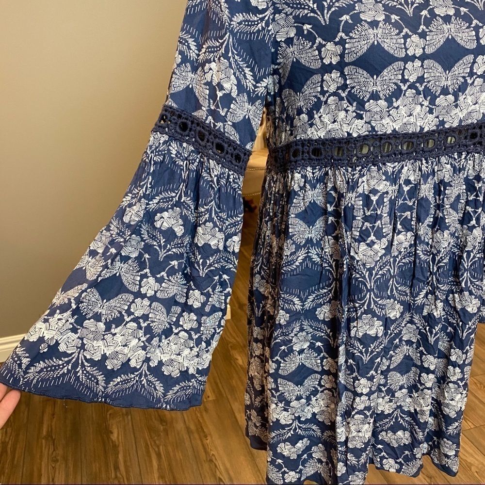 Patrons of Peace Blue Floral Flutter Sleeve Tunic - Picture 5 of 9
